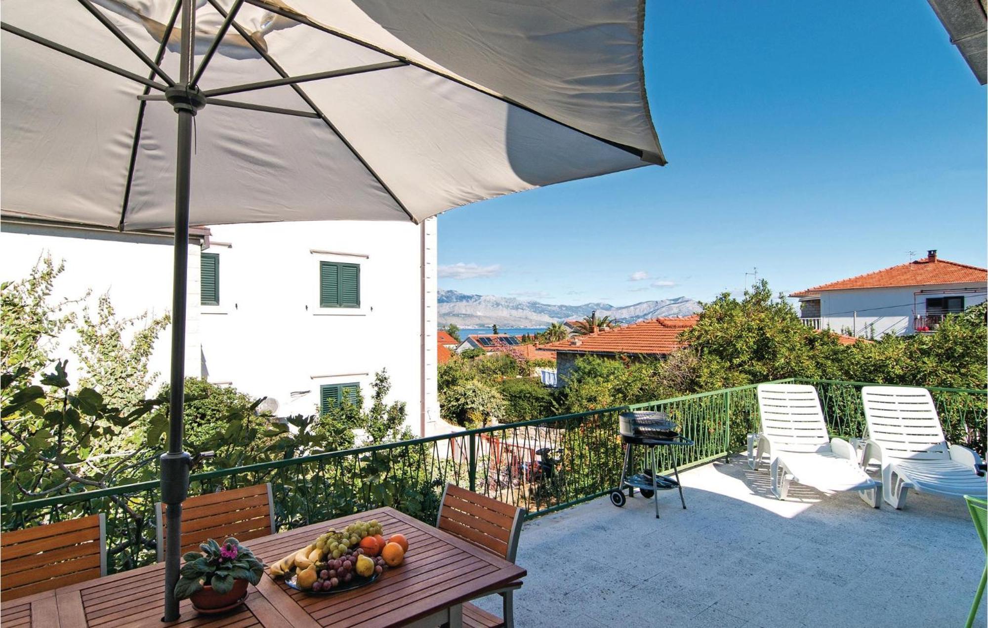 3 Bedroom Cozy Home In Supetar Bagian luar foto