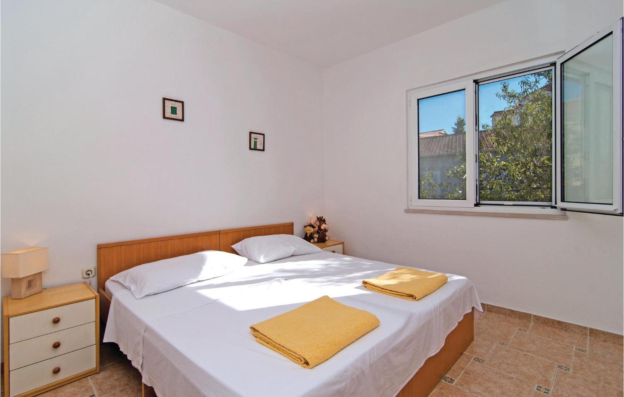 3 Bedroom Cozy Home In Supetar Bagian luar foto