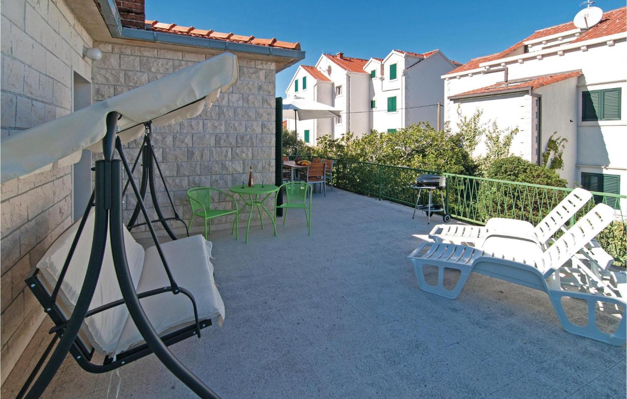 3 Bedroom Cozy Home In Supetar Bagian luar foto